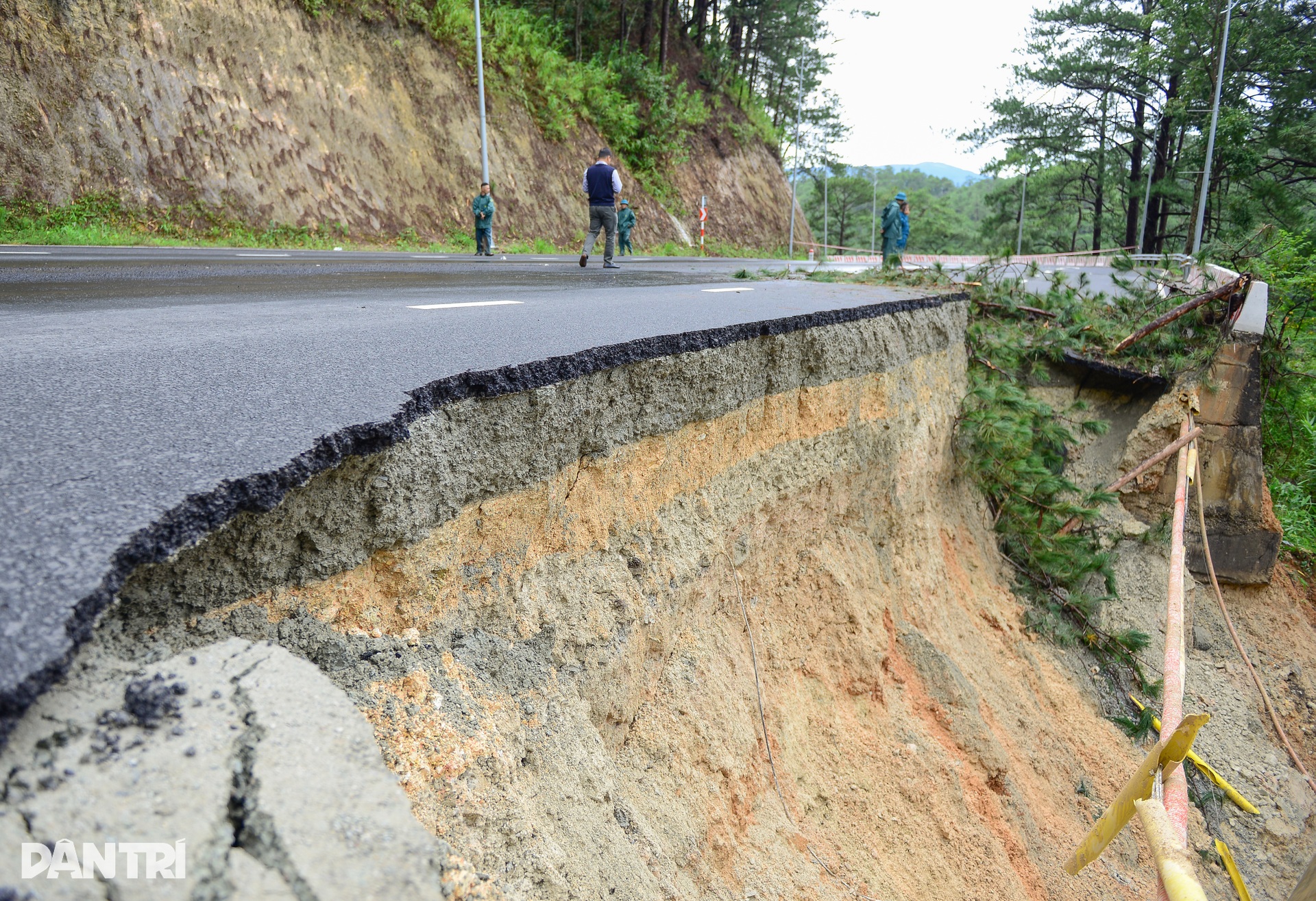 Đèo Prenn nứt toác sau mưa lớn: Tuyến huyết mạch Đà Lạt - TPHCM tê liệt - 4