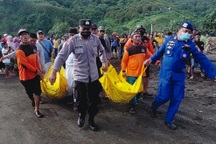 Indonesia: 10 người tử vong vì bị sóng cuốn trôi khi ngồi thiền
