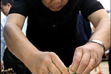 Thủ tướng Thái Lan tạm gác “tạp dề” 