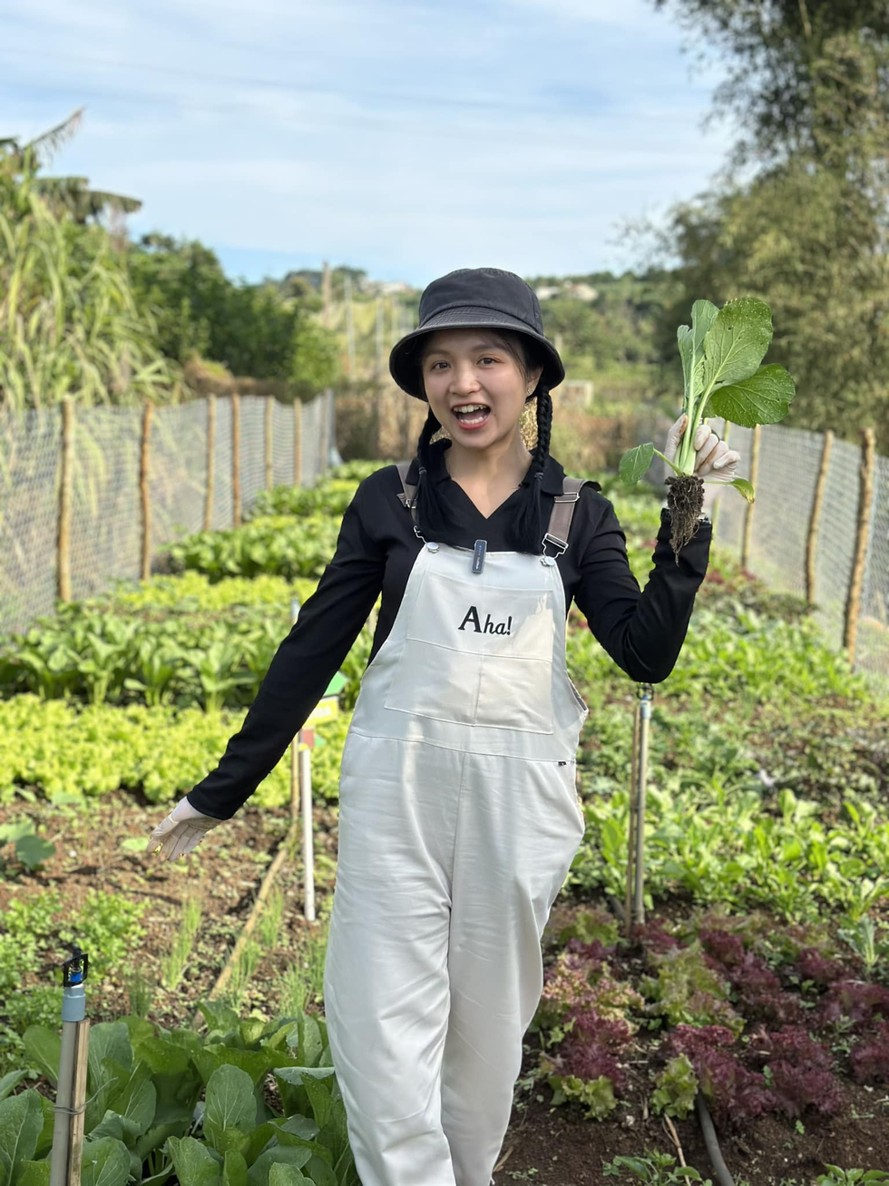 Thủ khoa Ngoại thương 24 tuổi bỏ việc nhẹ lương cao, về quê trồng rau sạch - 1 Thủ khoa Ngoại thương 24 tuổi bỏ việc nhẹ lương cao, về quê trồng rau sạch - 1