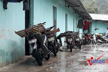 Cảnh khó tin về "giường hạnh phúc" trong phòng trọ tập thể