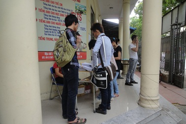 Trung tâm luyện thi tung nhiều “chiêu” hút sĩ tử