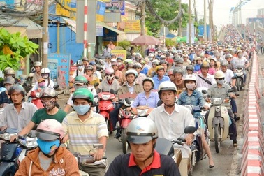 Cao điểm nghỉ lễ, cửa ngõ thành phố kẹt cứng