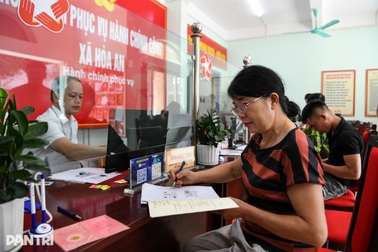 Giữa thời đại số hóa, sao vẫn bắt người dân photocopy sổ đỏ?