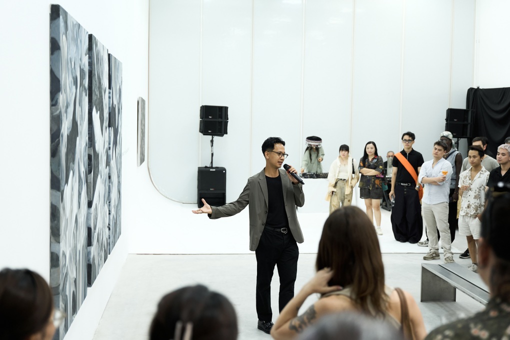 Hoạ sĩ 9x Bách Vũ: Bỏ việc ở Anh về Việt Nam vẽ tranh - 3 Hoạ sĩ 9x Bách Vũ: Bỏ việc ở Anh về Việt Nam vẽ tranh - 3
