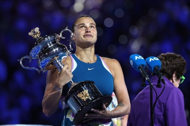 Aryna Sabalenka lần đầu vô địch Australian Open
