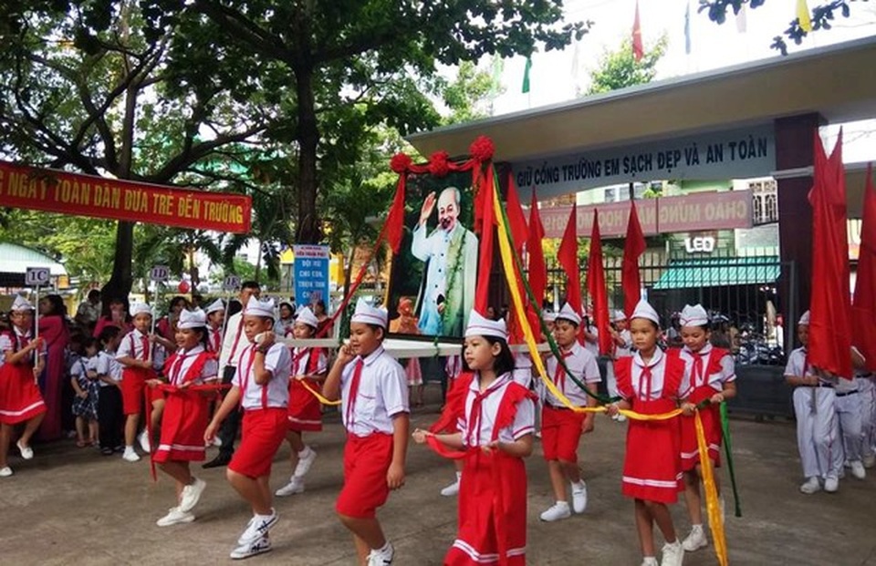 Bình Định: Đảm bảo giữ khoảng cách 1m với mỗi học sinh dự lễ khai giảng - 1 Bình Định: Đảm bảo giữ khoảng cách 1m với mỗi học sinh dự lễ khai giảng - 1