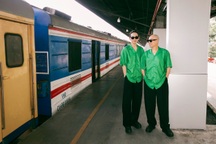 Vũ Ngọc và Son biến Ga Sài Gòn thành sàn diễn thời trang