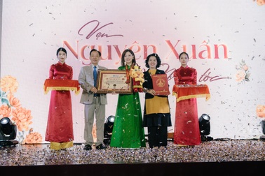 Hoạt động hiếu nghĩa của Nguyên Xuân dịp Vu Lan được xác lập kỷ lục Việt Nam