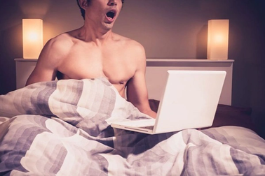 Nam thanh niên "vỡ phổi" khi đang... thủ dâm