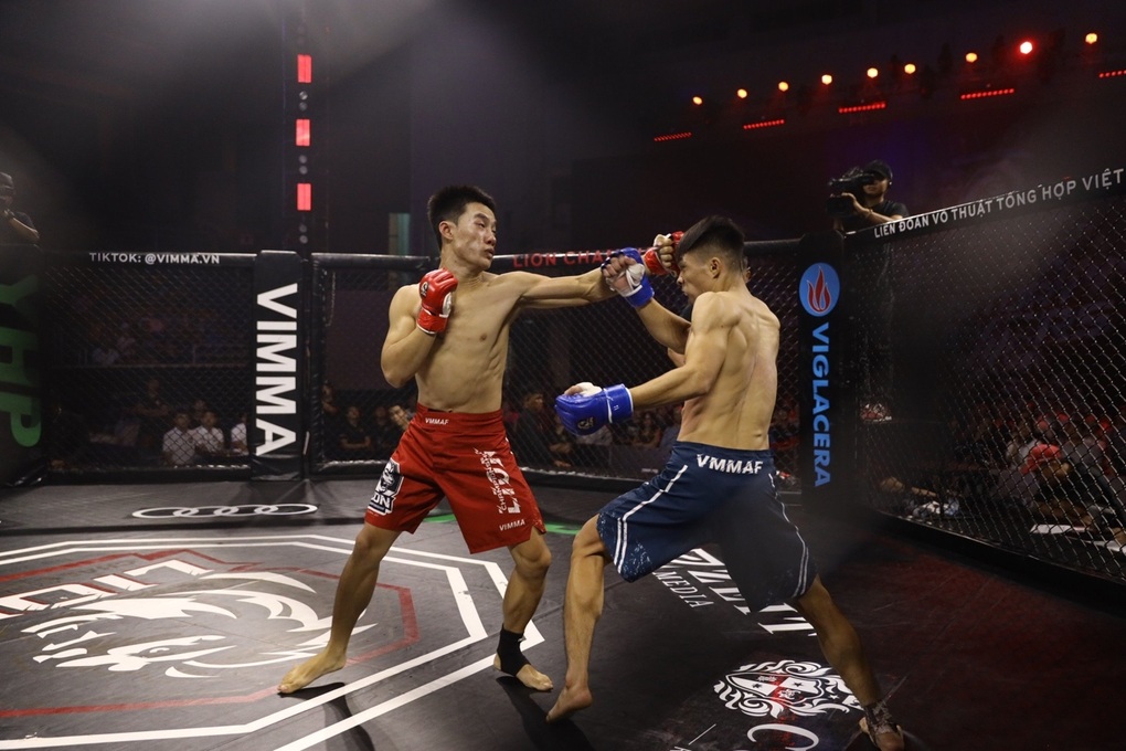 Võ sĩ 20 tuổi ngược dòng thắng ấn tượng tại giải MMA Championship - 1 Võ sĩ 20 tuổi ngược dòng thắng ấn tượng tại giải MMA Championship - 1