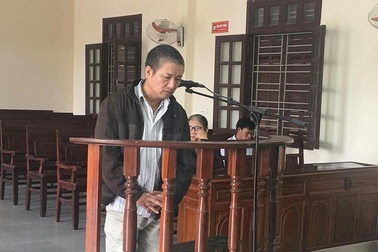 Đi sửa đồng hồ, bé gái bị ông chủ cửa hàng dâm ô