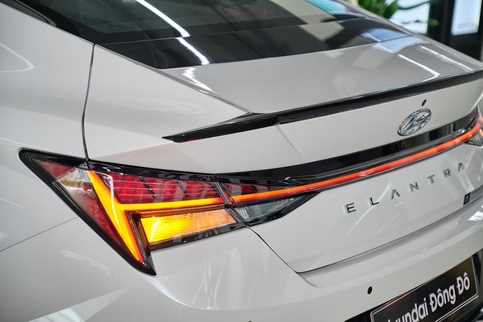 Hyundai Elantra N-Line: hút mắt từ mọi góc nhìn, trang bị hấp dẫn, động cơ là điểm nhấn - 11 Hyundai Elantra N-Line: hút mắt từ mọi góc nhìn, trang bị hấp dẫn, động cơ là điểm nhấn - 11