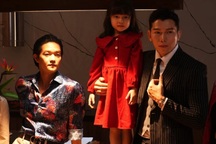 Nam vương Ngọc Tình bị võ sư Tuấn Hạc đánh bầm dập trong "Con mắt số 5"