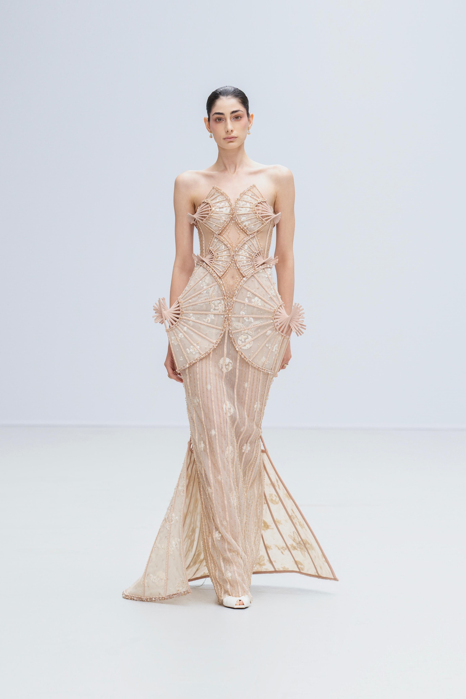 Phan Huy mang hình ảnh nón lá lên sàn diễn thời trang cao cấp ở Paris - 7 Phan Huy mang hình ảnh nón lá lên sàn diễn thời trang cao cấp ở Paris - 7