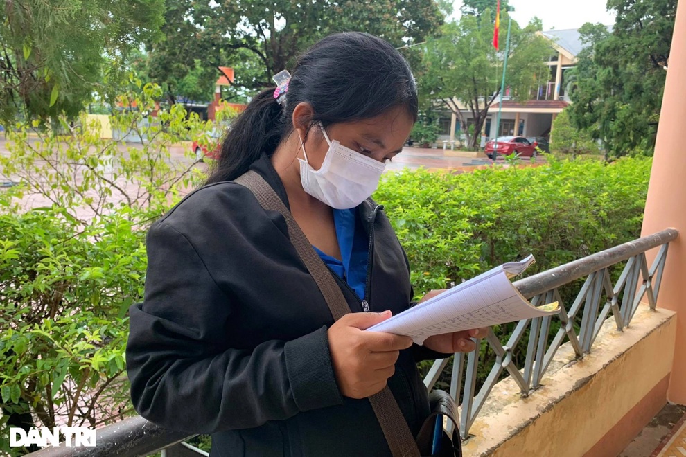 Nữ sinh MNông mang bầu 7 tháng đi thi tốt nghiệp, ước mơ trở thành cô giáo - 2 Nữ sinh MNông mang bầu 7 tháng đi thi tốt nghiệp, ước mơ trở thành cô giáo - 2