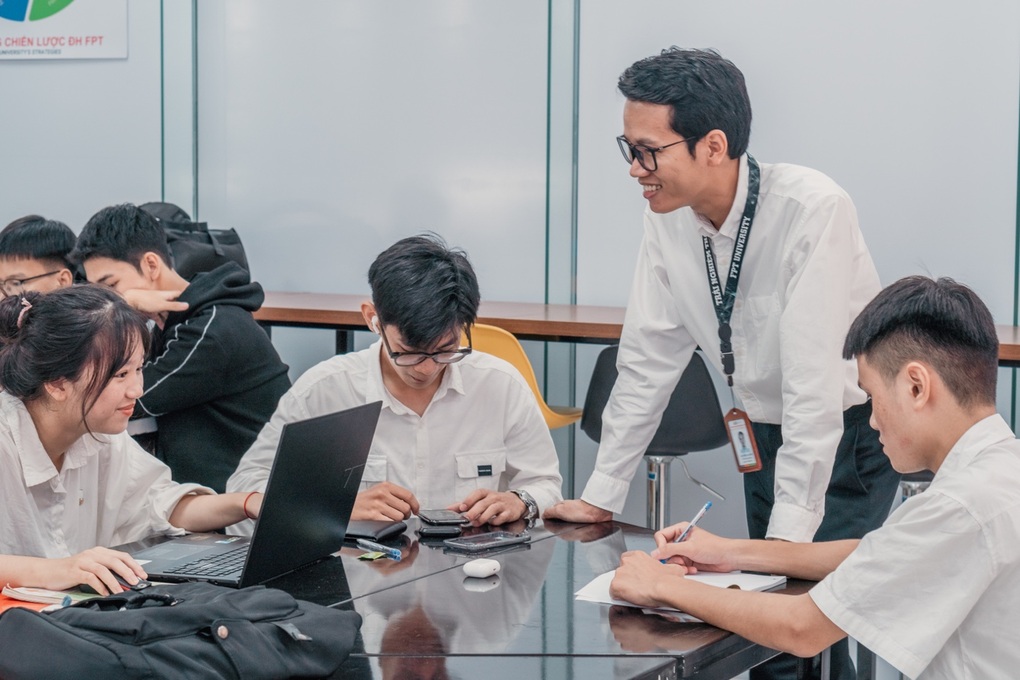 FPT Education tạo cơ hội cho tiến sĩ trẻ phát huy năng lực - 2 FPT Education tạo cơ hội cho tiến sĩ trẻ phát huy năng lực - 2