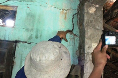 Công ty nổ mìn khai thác đá, dân lo nhà sập