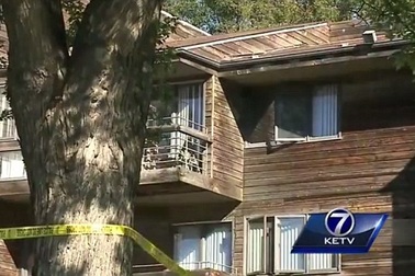 Cô gái 16 tuổi nhẫn tâm ném đứa con mới sinh qua cửa sổ