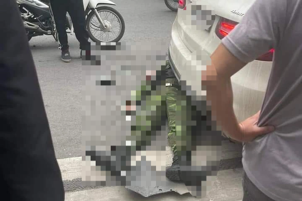 Vụ tài xế taxi tông bảo vệ khu đô thị ở Hà Nội: Nạn nhân đã tử vong - 1 Vụ tài xế taxi tông bảo vệ khu đô thị ở Hà Nội: Nạn nhân đã tử vong - 1