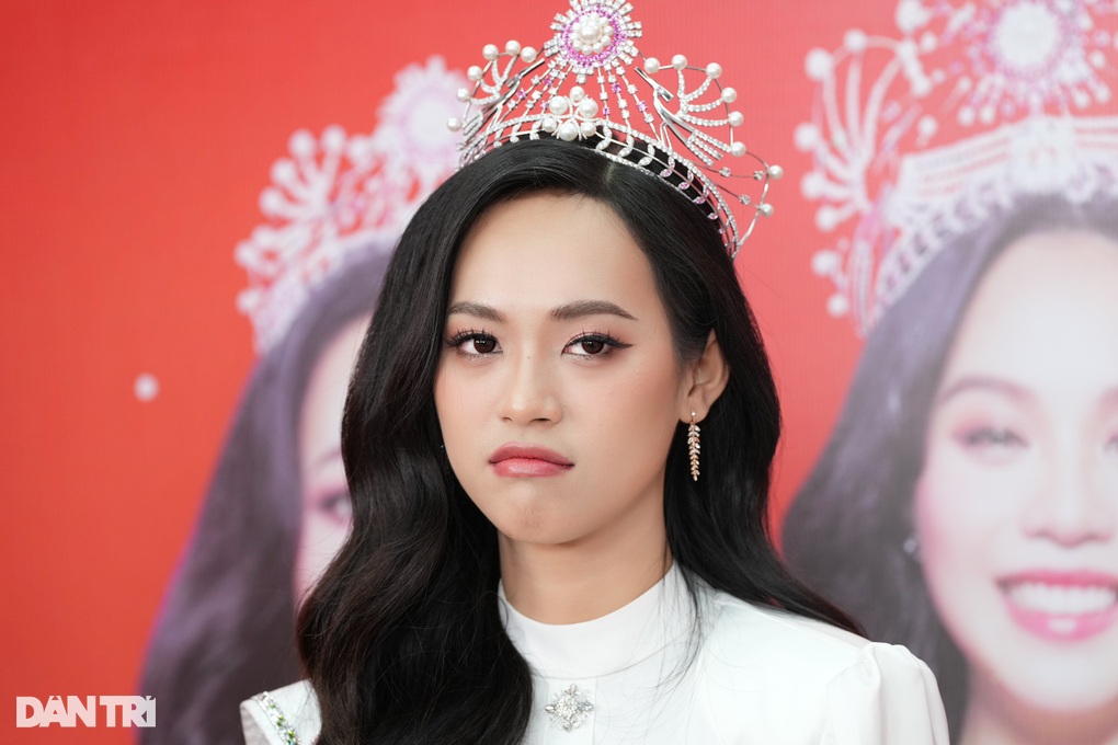 Tân Hoa hậu Việt Nam và 2 Á hậu phản ứng ra sao về lời đề nghị của đại gia? - 4 Tân Hoa hậu Việt Nam và 2 Á hậu phản ứng ra sao về lời đề nghị của đại gia? - 4