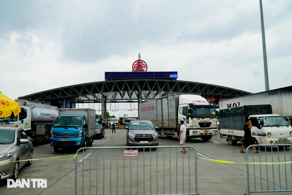 Cửa ngõ Thủ đô ùn tắc kéo dài, hàng nghìn phương tiện buộc phải quay đầu - 13 Cửa ngõ Thủ đô ùn tắc kéo dài, hàng nghìn phương tiện buộc phải quay đầu - 13