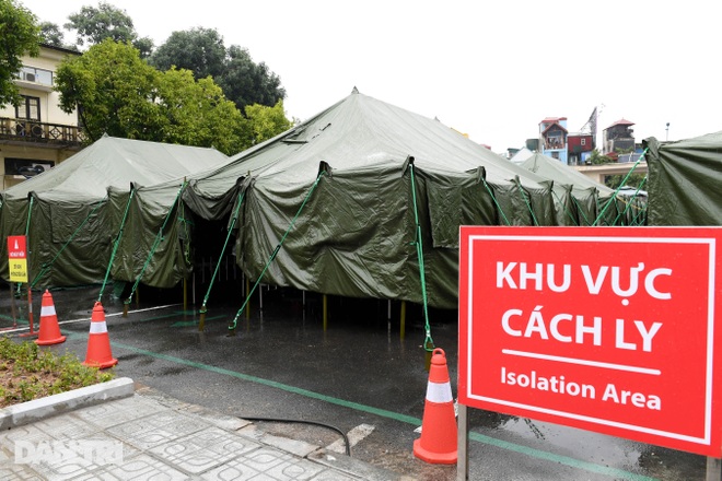 Toàn cảnh bệnh viện dã chiến Bạch Mai sẵn sàng chống dịch Covid-19 - 2 Toàn cảnh bệnh viện dã chiến Bạch Mai sẵn sàng chống dịch Covid-19 - 2