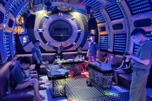 Khởi tố chủ quán karaoke cho nhóm khách thuê phòng VIP “bay lắc”