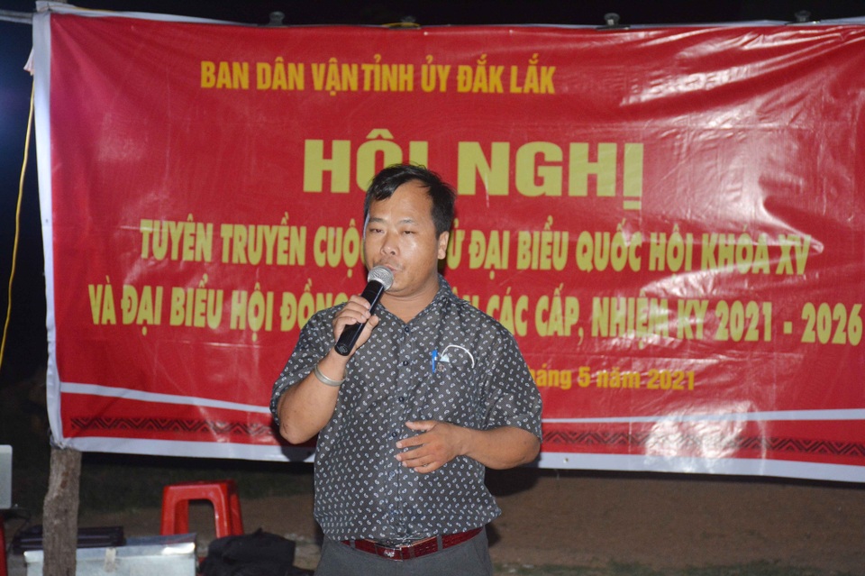 Tuyên truyền bầu cử bằng tiếng nói của đồng bào dân tộc thiểu số - 1 Tuyên truyền bầu cử bằng tiếng nói của đồng bào dân tộc thiểu số - 1
