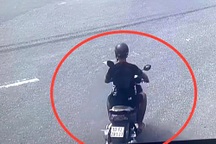 Tài xế GrabBike bị khách thủ dao đâm trọng thương, cướp xe giữa ban ngày