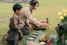 Sức hút "Đèn âm hồn": Không ngôi sao phòng vé vẫn soán ngôi Trấn Thành?