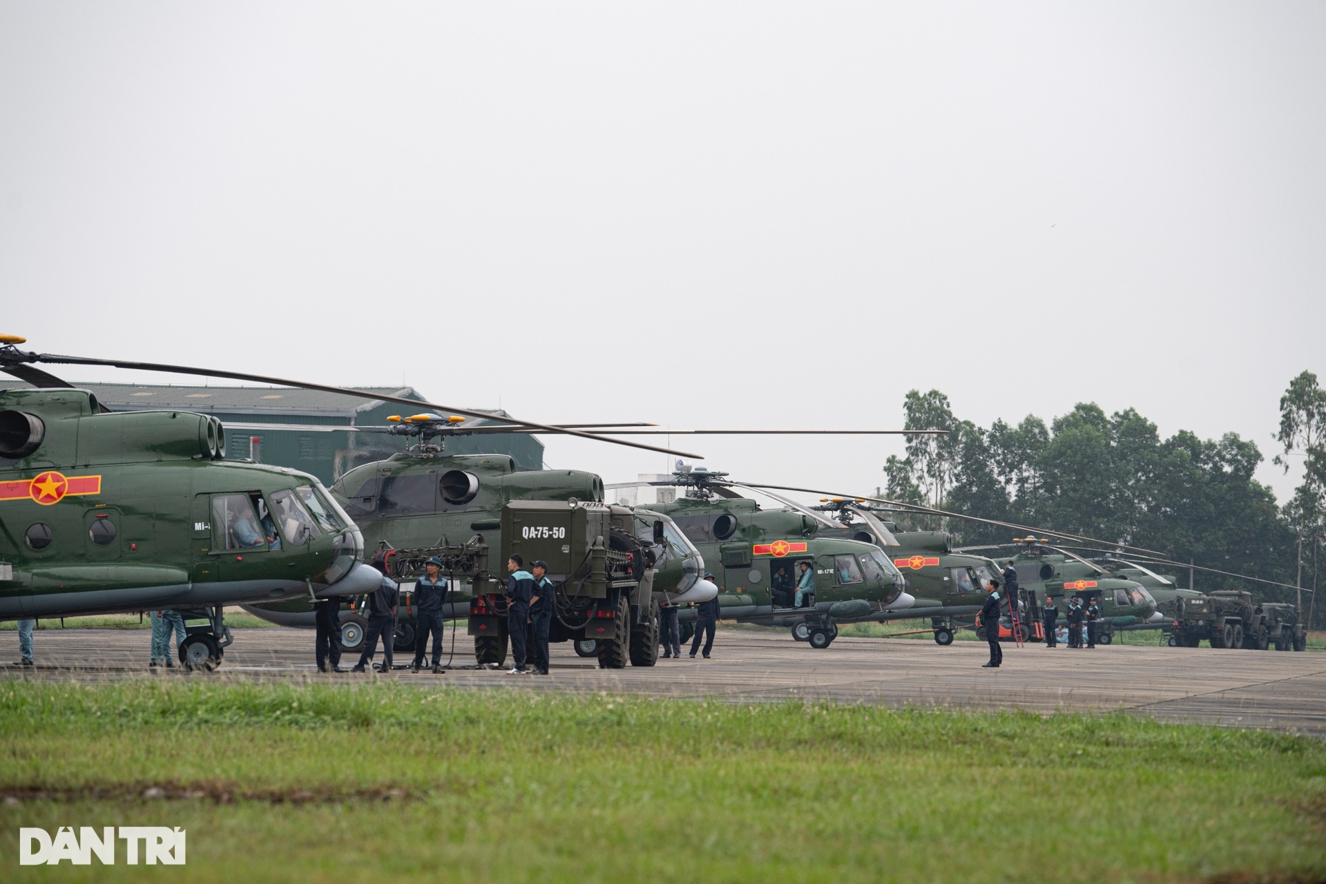 Hình ảnh 9 trực thăng diễn tập kỷ niệm 70 năm Chiến thắng Điện Biên Phủ - 1