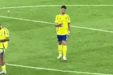 Hành động vô cùng khó hiểu của C.Ronaldo sau khi bị loại