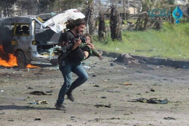 Nhà báo xả thân cứu người