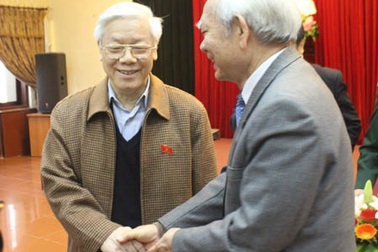 Vì sao người canh đền là ông Truyền lại tự đốt đền?