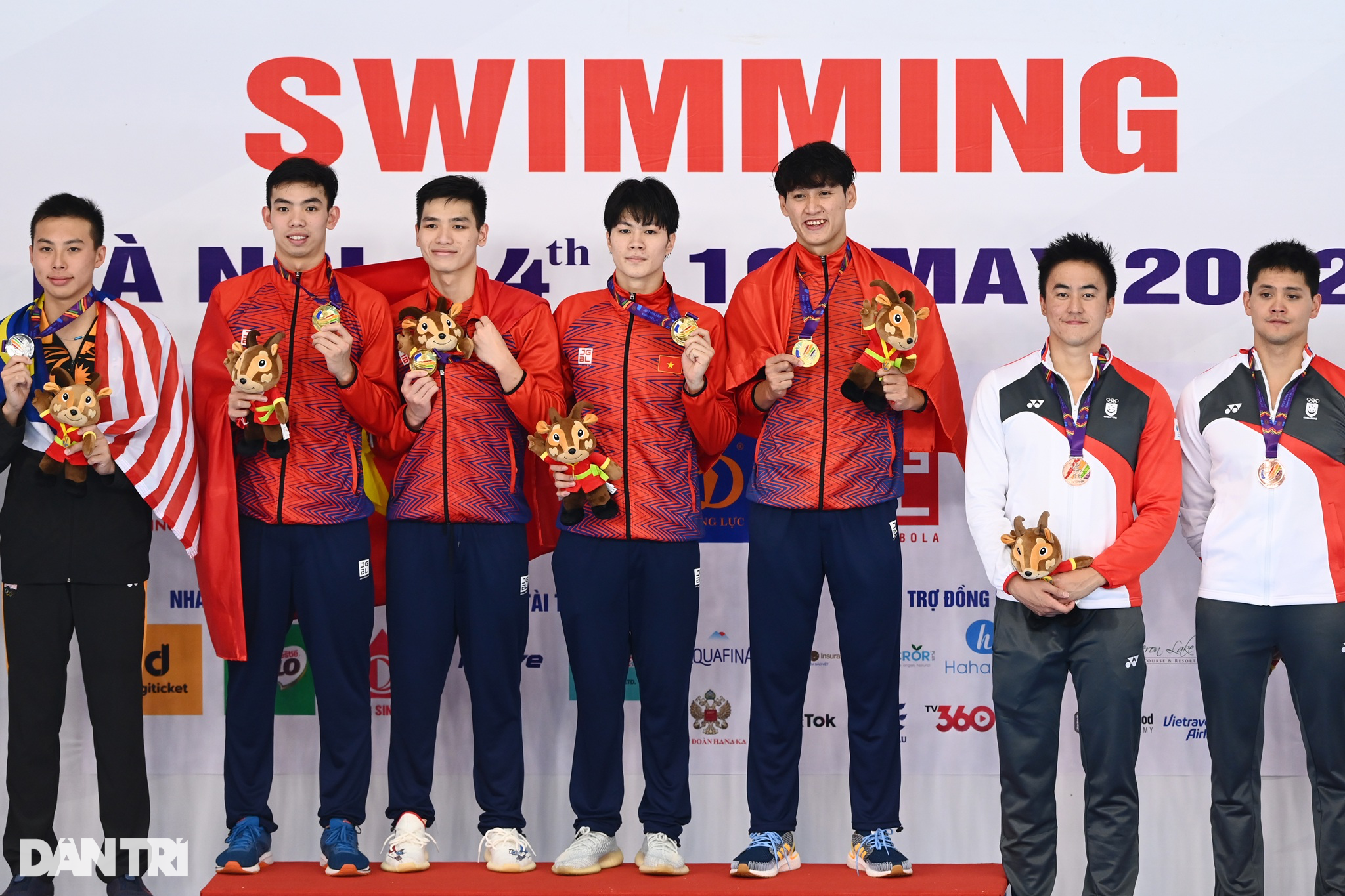 Khoảnh khắc đội bơi Việt Nam phá kỷ lục SEA Games thi 4x200m tiếp sức tự do - 20 Khoảnh khắc đội bơi Việt Nam phá kỷ lục SEA Games thi 4x200m tiếp sức tự do - 20