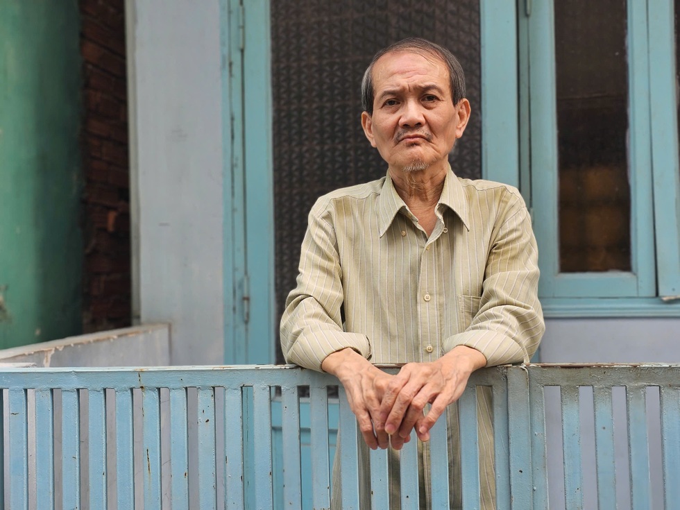 Gia cảnh người con quấn thi thể mẹ vào chăn bỏ ngoài đường ở TPHCM