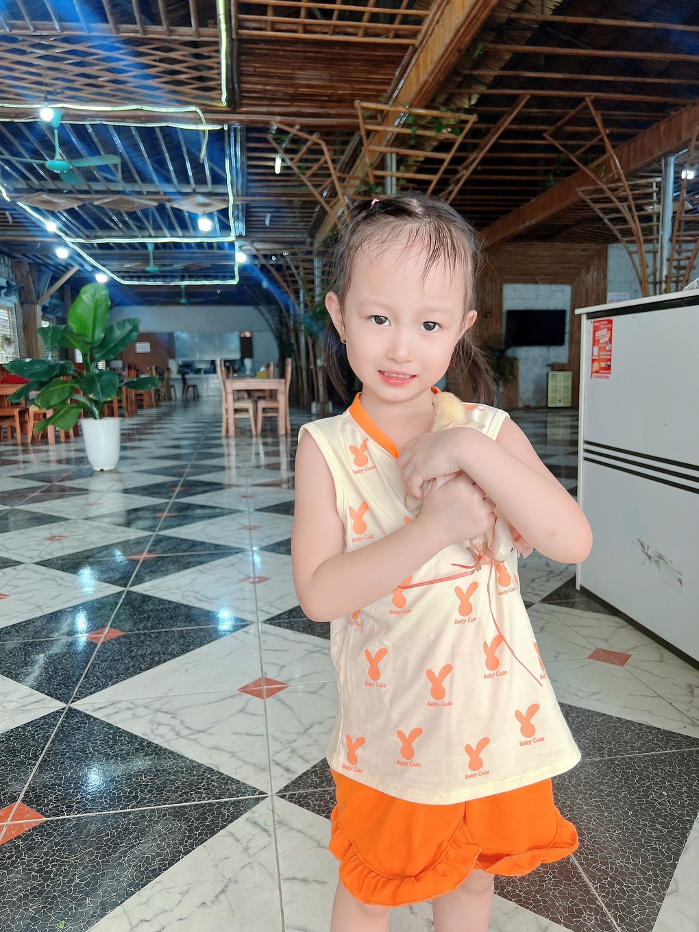Em bé được chọn làm bé gái tượng đài ở Điện Biên Phủ bất ngờ nổi tiếng - 3 Em bé được chọn làm bé gái tượng đài ở Điện Biên Phủ bất ngờ nổi tiếng - 3