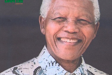 Hà Nội: Hình ảnh xúc động tại lễ tưởng niệm cố Tổng thống Nelson Mandela