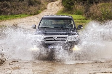 Toyota Land Cruiser có bản động cơ diesel