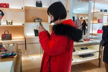 Choáng với độ "vung tiền" của du học sinh Trung Quốc ở trời Tây