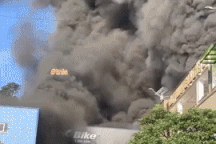 Xưởng lắp ráp của Công ty DK Bike bốc cháy ngùn ngụt ở Lạng Sơn