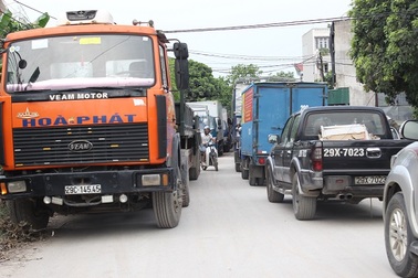 Dân khốn khổ vì tài xế đua nhau né trạm BOT quốc lộ 5