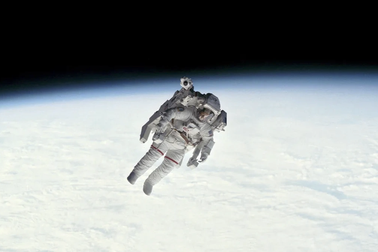 Con người tồn tại được bao lâu ngoài không gian nếu không có bộ đồ vũ trụ?