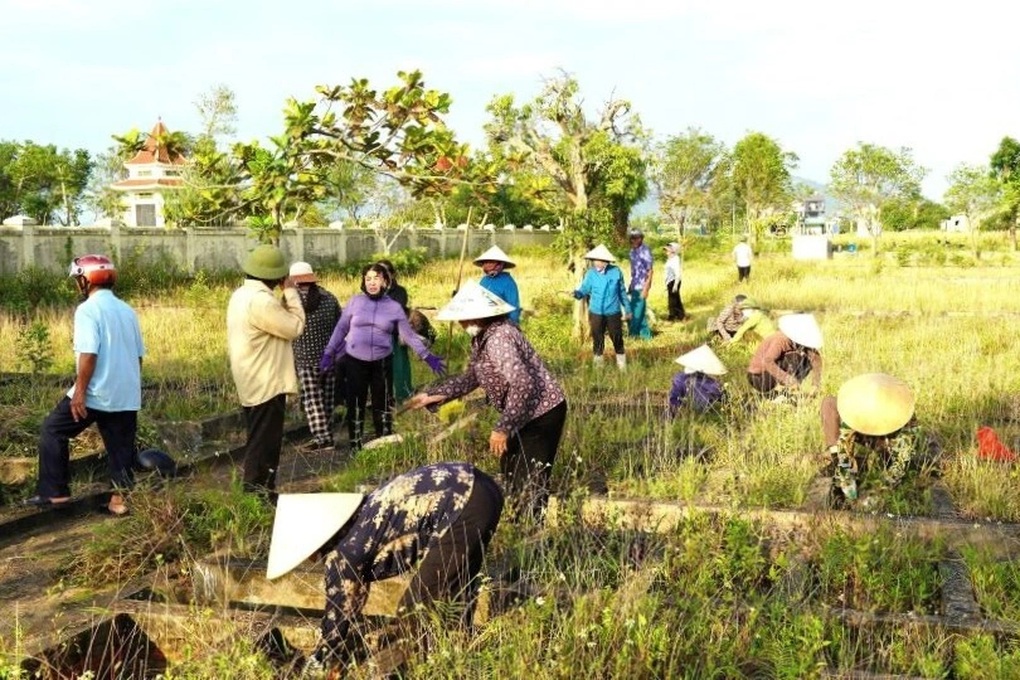 Nghĩa trang 140 ngôi mộ và tấm lòng của những người xa lạ - 1