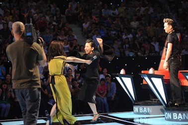 Mr Đàm gọi Mỹ Linh là “phù thuỷ áo đen”