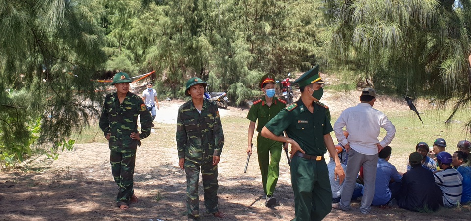 Phát hiện thi thể nghi là bé gái 13 tuổi mất tích - 2 Phát hiện thi thể nghi là bé gái 13 tuổi mất tích - 2