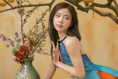 Hot girl ĐH Kinh tế quốc dân khoe vai trần gợi cảm trong bộ ảnh đón xuân