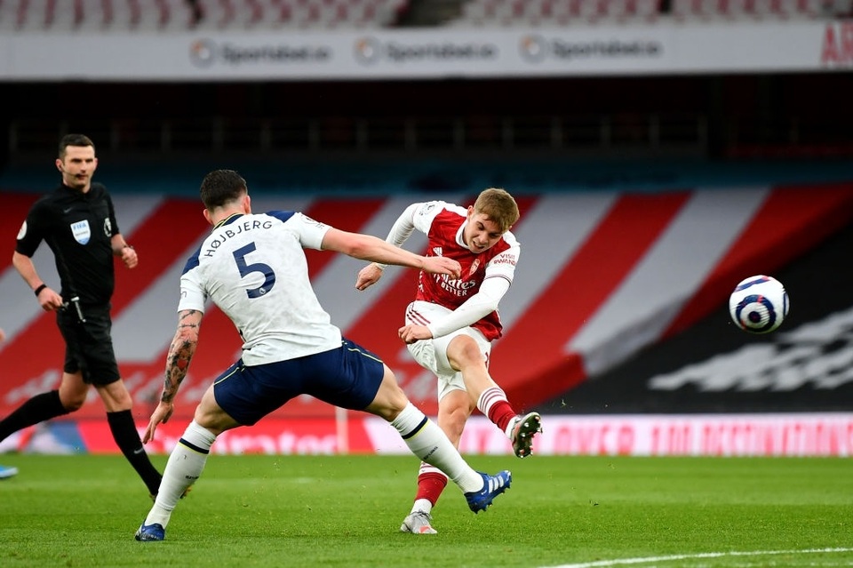 Arsenal 2-1 Tottenham: Lamela lập siêu phẩm Rabona và bị đuổi - 10 Arsenal 2-1 Tottenham: Lamela lập siêu phẩm Rabona và bị đuổi - 10