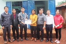 Bạn đọc giúp 3 chị em mồ côi hơn 97 triệu đồng